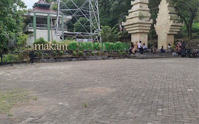 Ziarah di Makam Sunan Prapen Gresik, Pelantik Raja-raja Islam Nusantara