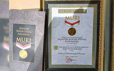 FSBM Ke-XII Kalbar Catatakan Rekor MURI Pengguna Pakaian Telok belanga Terbanyak