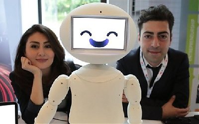 Robot QTrobot Pengganti Terapis Anak Autis