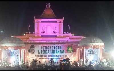 Ribuan Warga Hadiri Istighasah dan Pengajian Akbar Gus Muwafiq