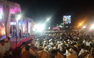 Gus Muwafiq Ceramah di Depan Ribuan Warga Sumenep