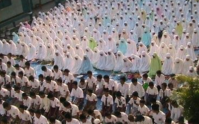 Bupati Sampang Madura Imbau Pegawai Hentikan Pekerjaan Saat Azan dan Salat Berjamaah