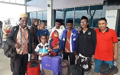 Tradisi Selamatan Muslim Kokoda untuk Keberangkatan 2 Anak Mondok di Jawa