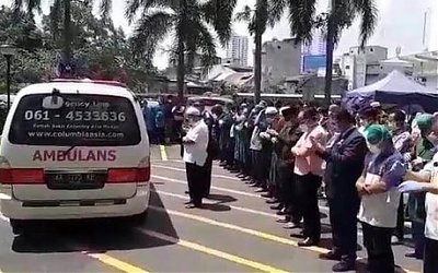 Jenazah Dishalatkan dari Dalam Ambulance Menurut Ustadz Ma’ruf Khozin