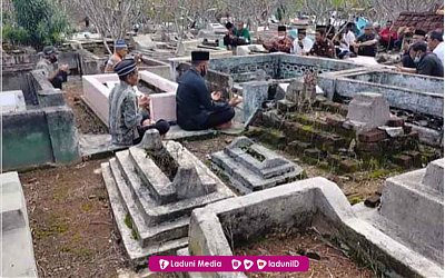 Susunan Bacaan Tahlil, Doa untuk Arwah Lengkap, dan Terjemahannya