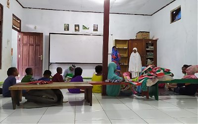 Kisah Anak Suku Kokoda Ingin Sholat Shubuh Berjamaah dan Belajar Ngaji Rela Tidur di Madrasah