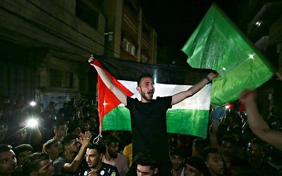 Warga Palestina Turun ke Jalan Rayakan Gencatan Senjata