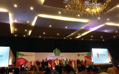 Peringati HGN 2018, Ribuan Guru Madrasah Padati Surabaya