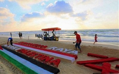 Cinta Indonesia, Pemuda Palestina Ini Menulis Persembahan HUT RI 74