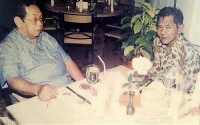 Keakraban Mbah Liem dan Gus Dur Saat Berada di Makam Mbah Hasyim