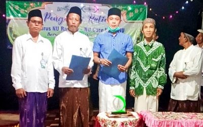 Besarkan NU, Kepala Desa Bulu Serahkan Aset Desa
