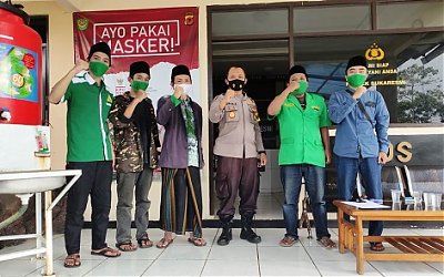 Polsek Sukaresmi Dukung Program MWC NU dan GP Ansor Kampanye Masker
