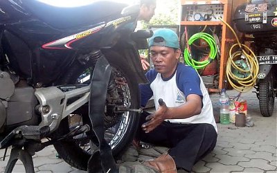 Tukang Tambal Ban yang Tenggang Rasa
