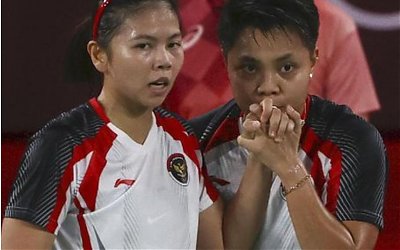 Cium Tangan Greysia, Apriyani Tunjukkan Nilai Luhur Bangsa Indonesia