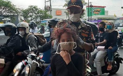 Lagi, Peduli Kemanusiaan Atas Pandemi Covid-19, GP Ansor dan Banser Jaktim Bagikan Masker