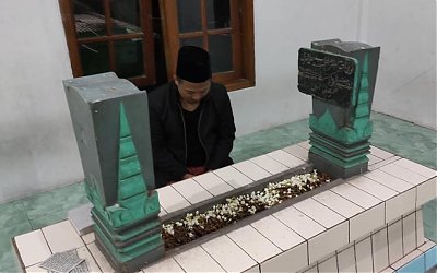 KH. Abdul Karim Lirboyo Sezaman dengan Pengarang Ianatu Tholibin