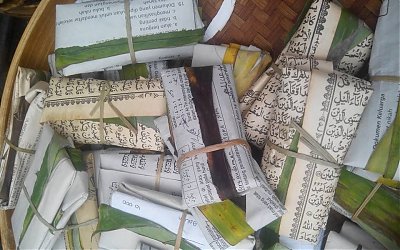 Bagaimana Hukumnya, Koran Berlafadz Quran jadi Bungkus Makanan?