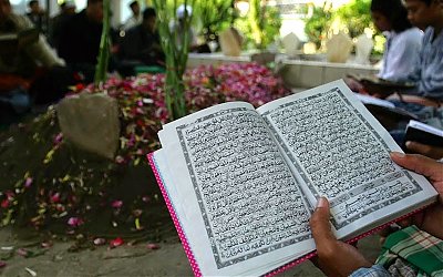 Kisah Ini Bukti Sampainya 'Kiriman' Doa ke Alam Kubur
