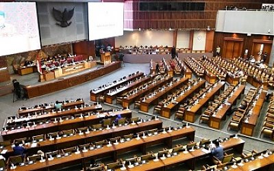 Pengesahan RUU Pesantren Disambut Lantunan Ya Lal Wathan