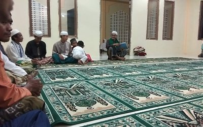Mahasiswa KKL Integratif IAIN Pontianak Ajak Masyarakat Ngaji Kitab