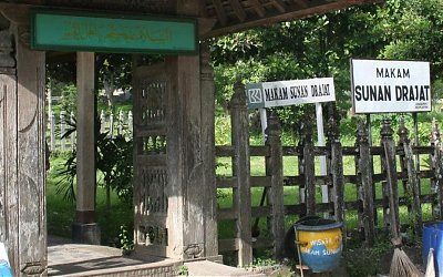 Ijazah Cara Tawasul Kiai Mahrus Aly Lirboyo di Makam Para Wali