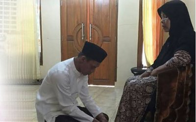 Apakah Anak Wajib Menafkahi Orang Tuanya?