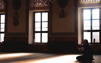 Memahami Perbedaan Pendapat mengenai Pelaku Dosa Besar Antara Khawarij, Murji'ah, dan Syiah