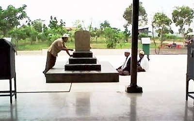 Istri Lancar Melahirkan karena Berkah Ziarah dan Tawassul ke Habib Keling