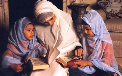 Ibu Adalah Madrasah Pertama : Ibu Sekolah Utama Muslimah News : Itulah