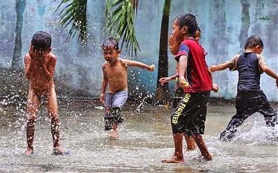 Bukan Hadiah Bermerek, Ini Kebahagiaan Sesungguhnya Anak