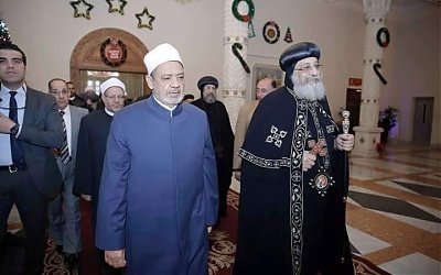 Bagaimana Hukumnya Seorang Muslim Memasuki Gereja?