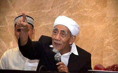 Mbah Moen: Memeriahkan Khataman Ihya’ adalah Pantangan