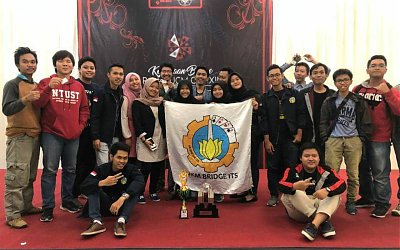 Tim Bridge ITS Sabet Piala Bergilir di UGM