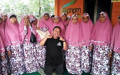 Menafkahi Tidak Harus Menikahi, Sebuah Kisah Si Lelaki 1000 Janda