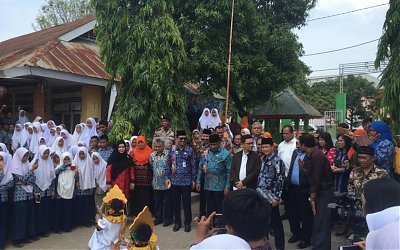 DPR Minta Guru Non Sertifikasi untuk Bersabar
