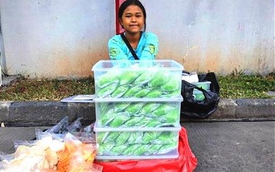 Kisah Siswi SMP Penjual Bakpao yang Dibantu Presiden Jokowi