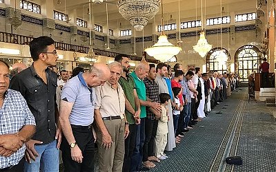 Bukti Cinta Indonesia, Masyarakat Suriah Gelar Shalat Ghaib untuk Mbah Maimun