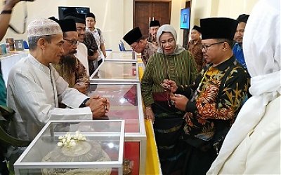 Pesantren Lirboyo Gelar Pameran Pusaka dan Kitab Kuno