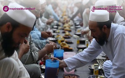 Keutamaan Memberi Takjil Buka Puasa