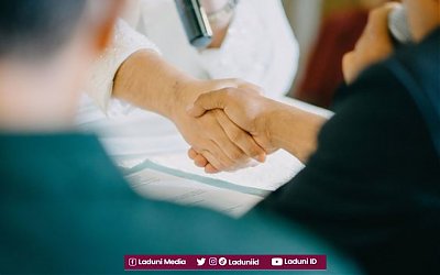 Hukum Wanita yang Menjadi Saksi Pernikahan