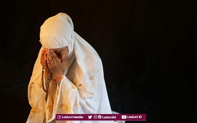 Apa yang Perlu Dilakukan oleh Perempuan ketika Keluar Darah Istihadhah saat Hendak Shalat?