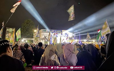 Hukum Laki-Laki dan Perempuan Bershalawat dalam Satu Majlis