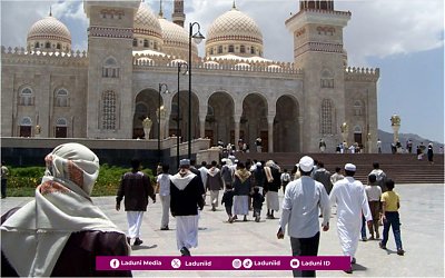 Pahala Orang yang Berangkat ke Masjid dan Menunggu Waktu Shalat untuk Berjamaah