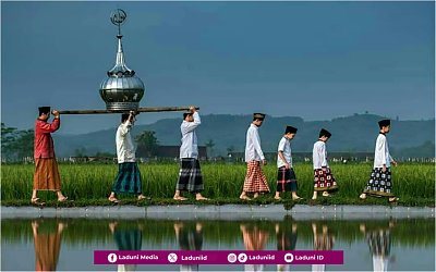 Khutbah Jumat: Menumbuhkan Kecerdasan Sosial pada Anak sebagai Bekal Masa Depan Umat