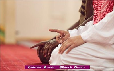 Rahasia Bacaan Tahiyat Akhir Hanya Menyebut Nabi Muhammad dan Nabi Ibrahim