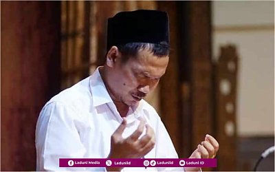 Ini Doa Gus Baha di Multazam ketika Santri-Santri yang Membersamainya Berangkat Haji Meminta Didoakan