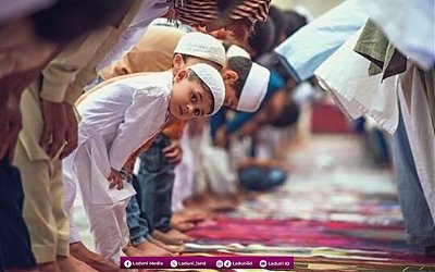 Khutbah Jumat: Shalat adalah Tiang Agama
