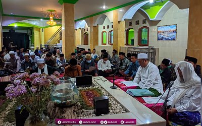 Ziarah di Makam KH. Syahmarie Syarief, Pendiri Pesantren Mislakhul Muta’alimin Warungpring, Pemalang