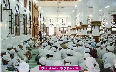 Amalan Dzikir Melapangkan Rezeki dari Habib Umar bin Hafidz