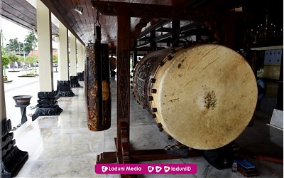 Memukul Kentongan dan Bedug Sebelum Mengumandangkan Adzan
